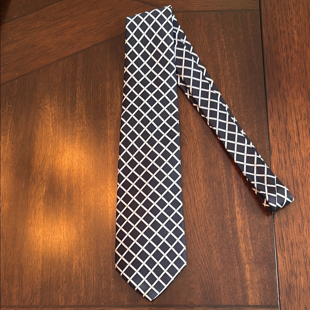 Brooks Brothers White and Blue Geometric Silk Tie